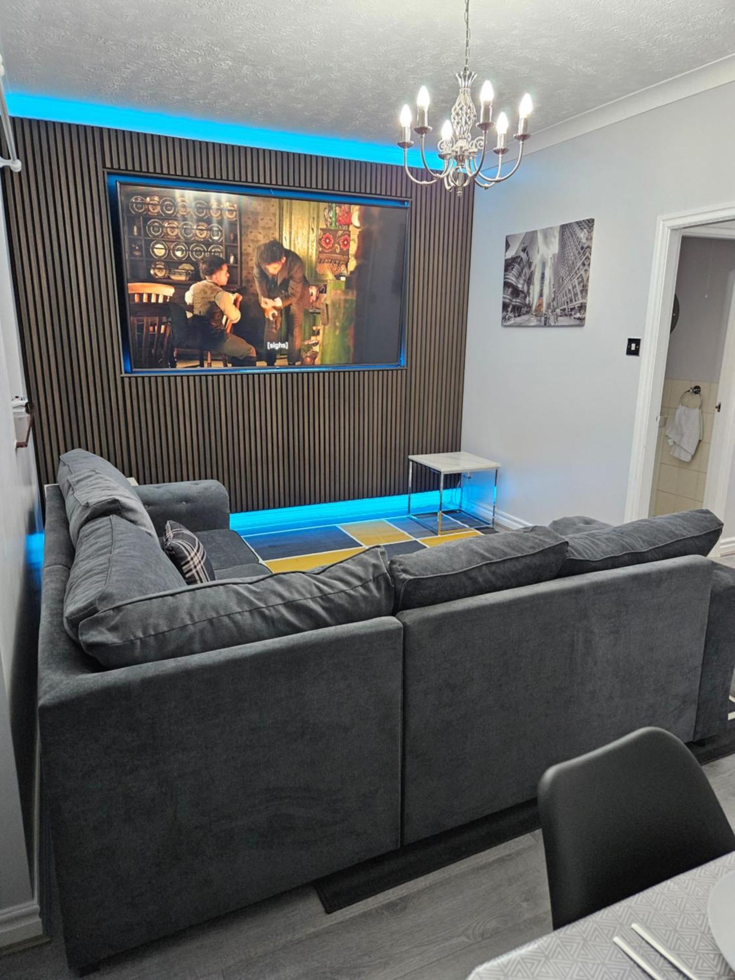 Lister Park Bradford 2Bed Detached Cottage House Parking Cinema Screen Games Room エクステリア 写真
