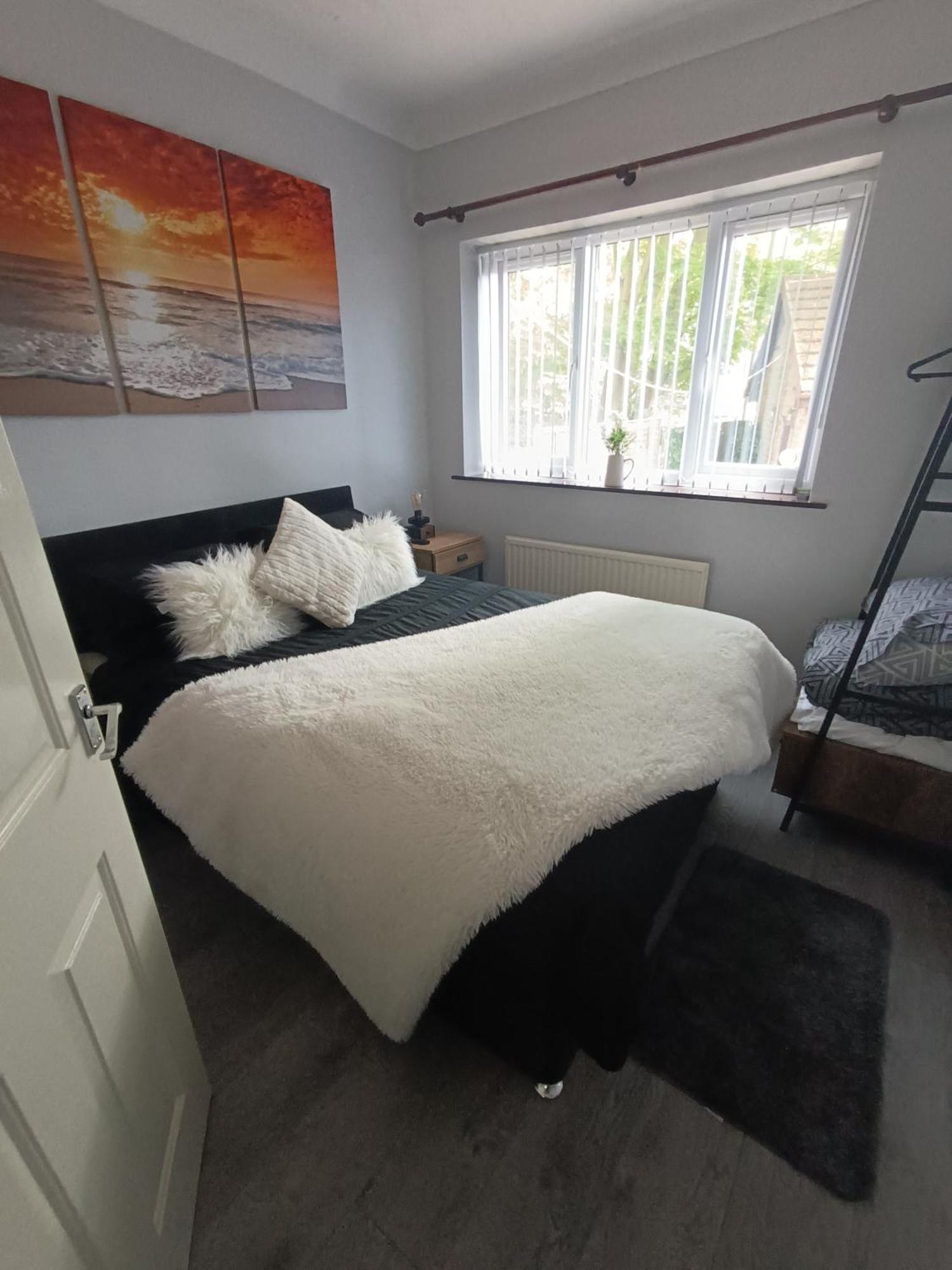 Lister Park Bradford 2Bed Detached Cottage House Parking Cinema Screen Games Room エクステリア 写真