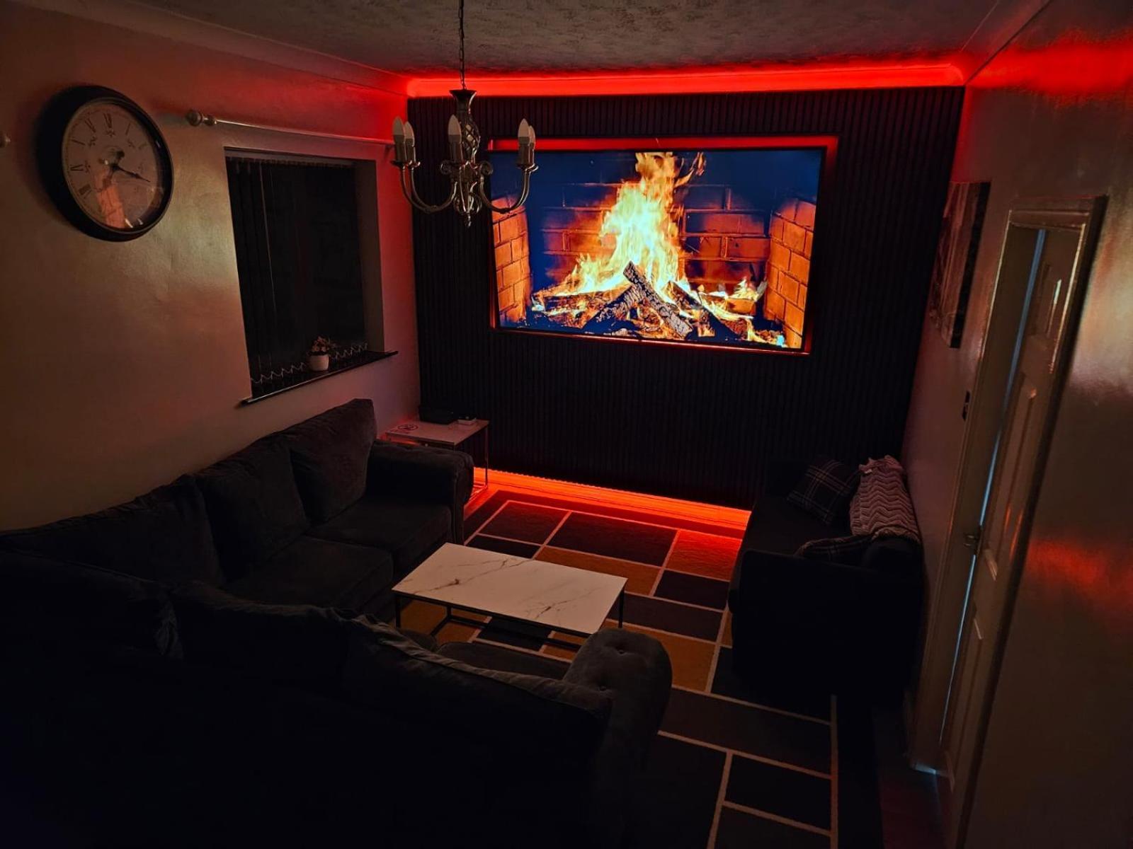Lister Park Bradford 2Bed Detached Cottage House Parking Cinema Screen Games Room エクステリア 写真